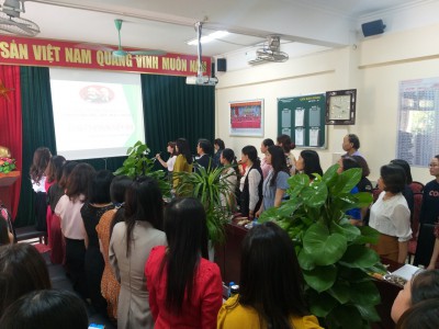 Chi bộ Tiểu học Văn Yên long trọng tổ chức Lễ kết nạp Đảng viên mới.