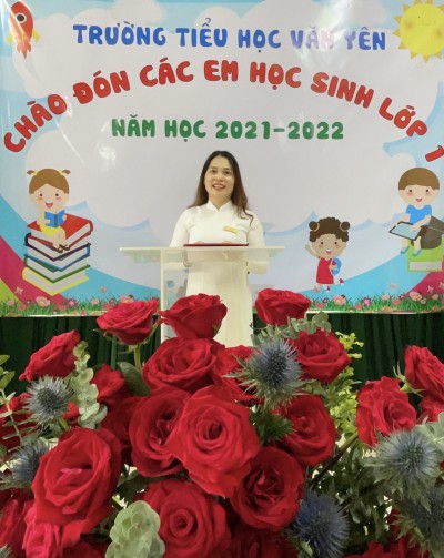 Cô giáo Phương Thị Thìn - Hiệu trưởng nhà trường.