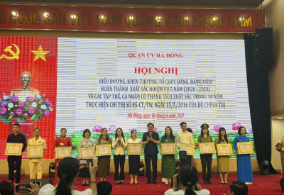 Chi bộ TH Văn Yên nhận Bằng khen Hoàn thành xuất sắc nhiệm vụ