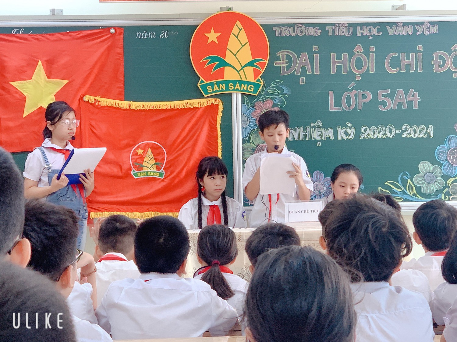 Đại hội chi đội mẫu tại Liên đội tiểu học Văn Yên.